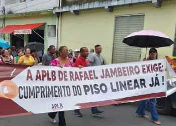Professores da rede municipal de Rafael Jambeiro entram em greve por tempo indeterminado 
